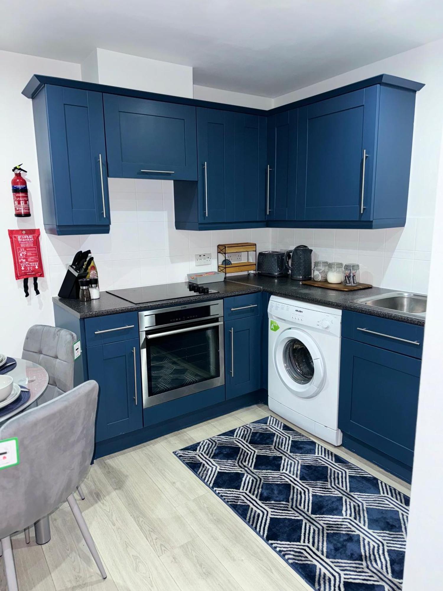 Modern 2 Bed - Blue Madison Aldershot
