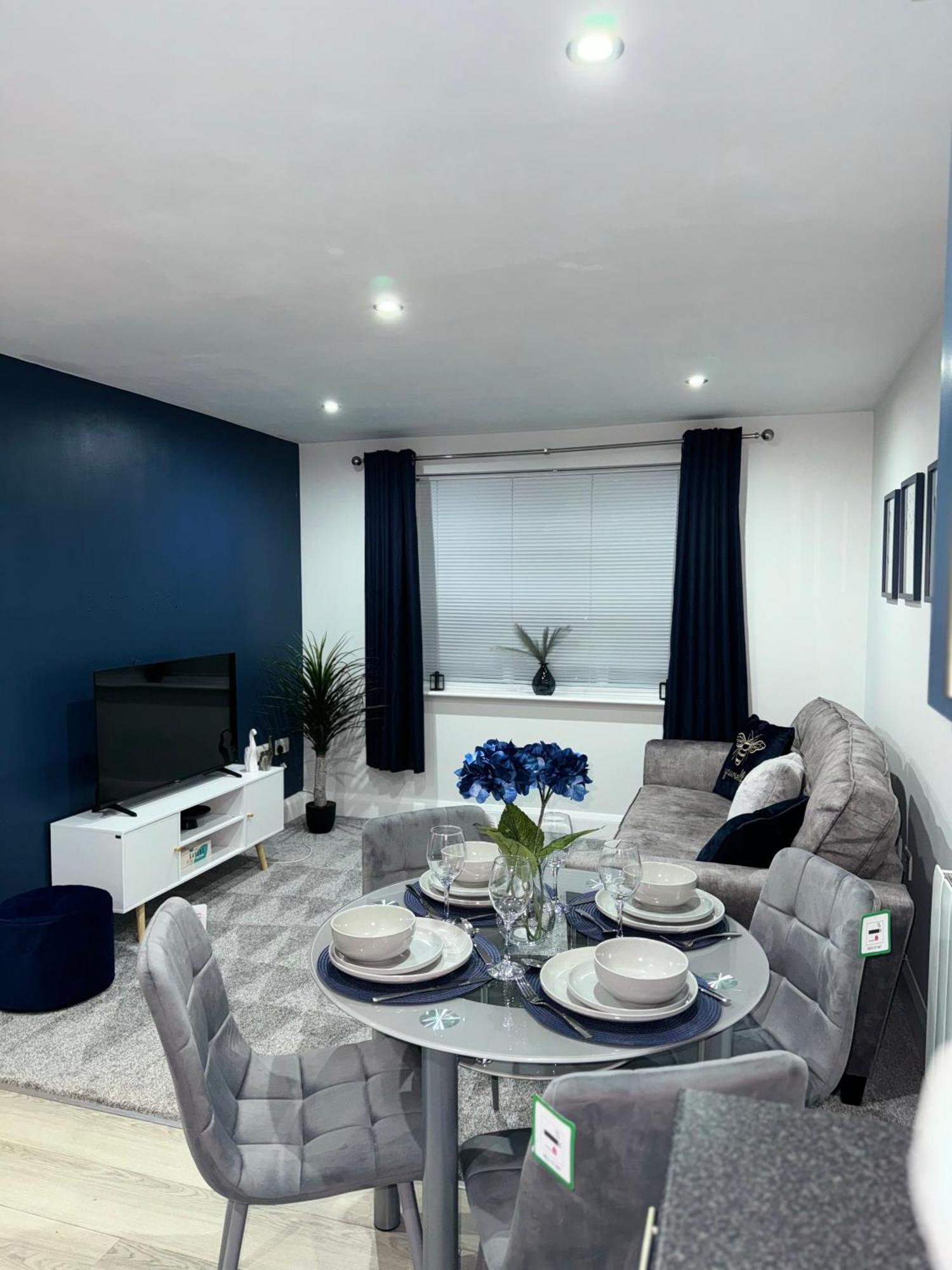 Modern 2 Bed - Blue Madison Aldershot