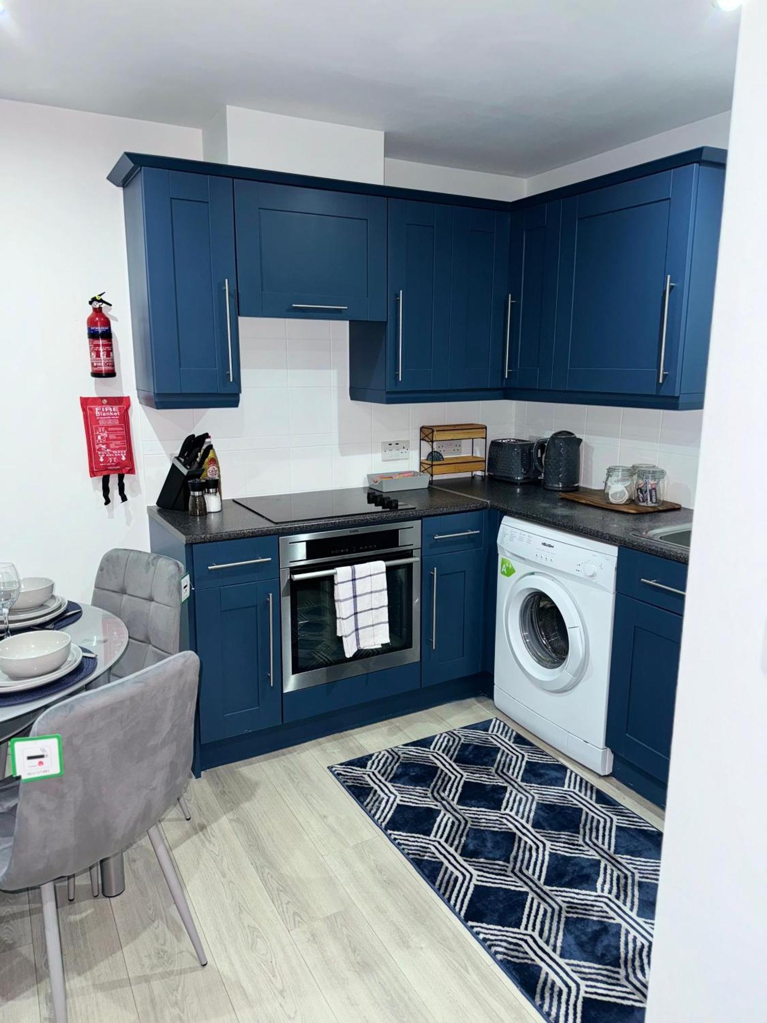 Modern 2 Bed - Blue Madison Aldershot