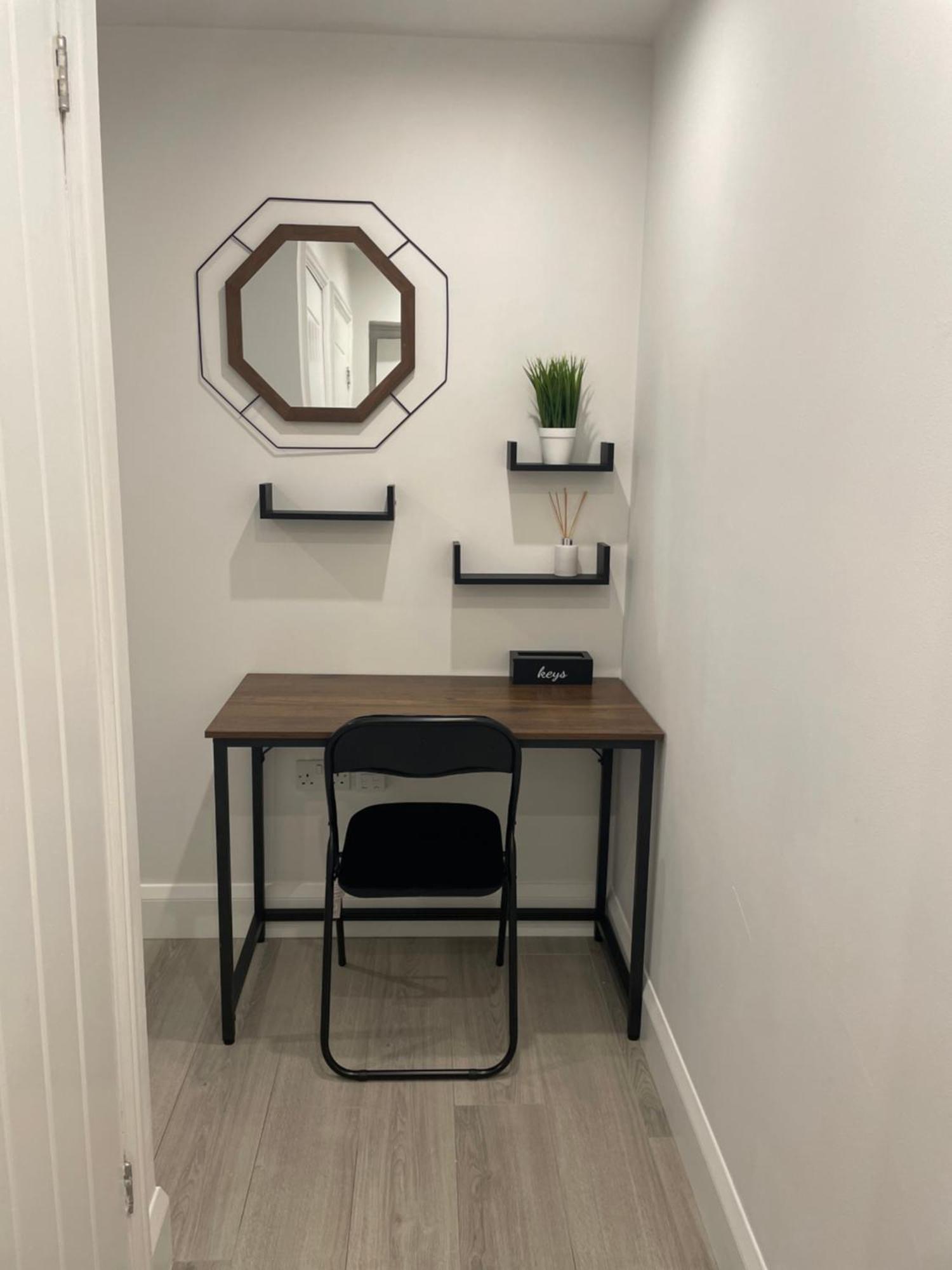 Modern 2 Bed - Blue Madison Apartment