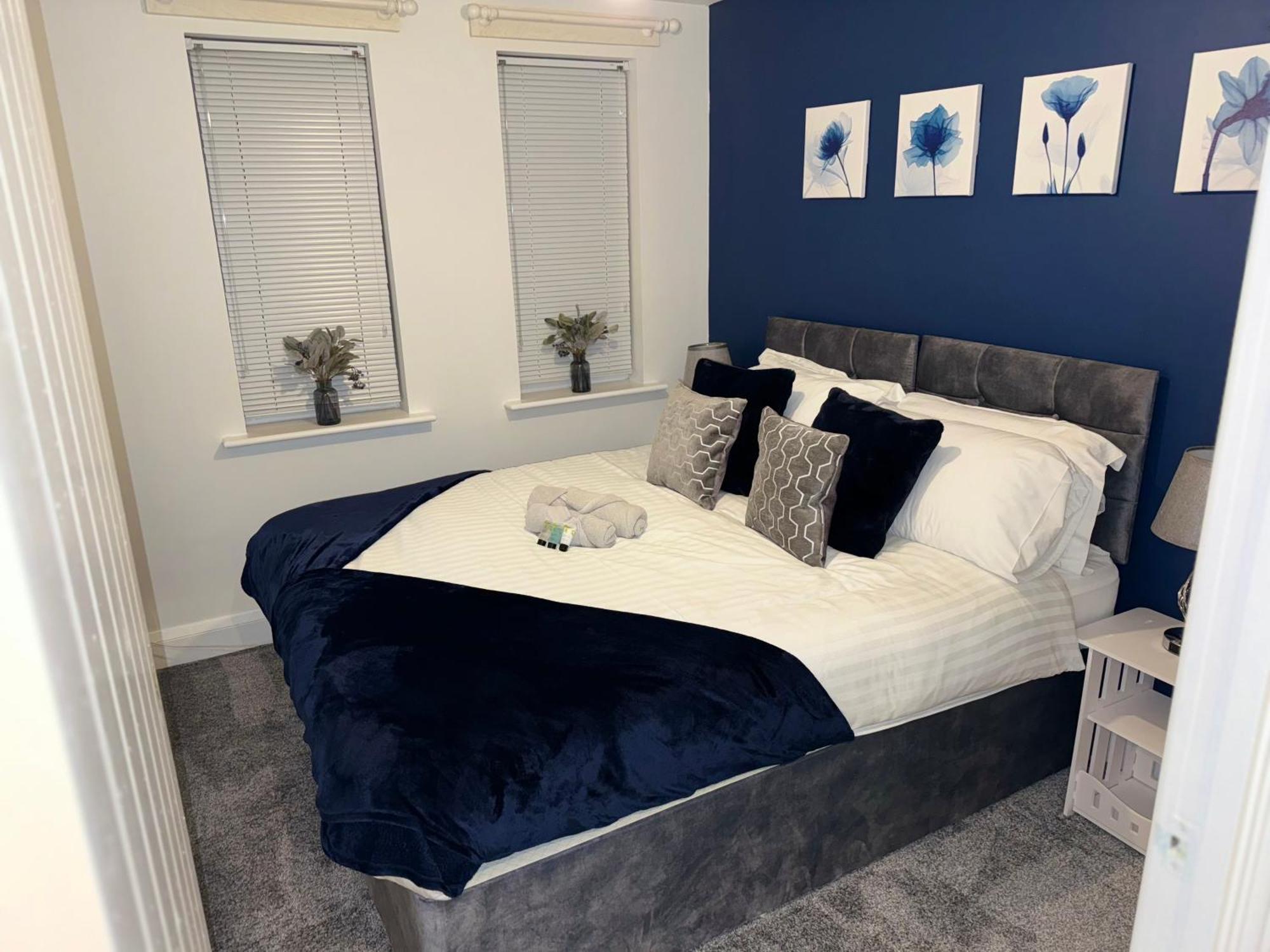 Modern 2 Bed - Blue Madison Apartment *